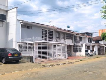 Venta Casa  Barrio Santanita  de alto potencial —...