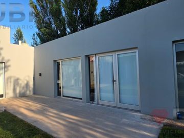 CASA EN VENTA EN BARRIO PRIVADO CRUZ DEL SUR GRAL. ROCA