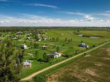 Terreno en venta en Oliveros en barrio Cerrado