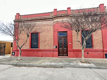 Venta Casa  3 habitaciones con jardín, en el centro...