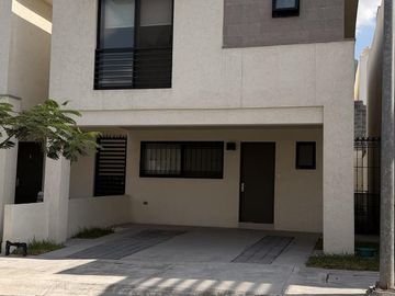 Casa RENTA en Mitras Poniente