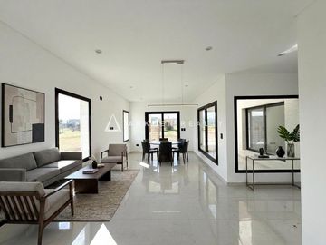 Casa en venta en Santa Elisa  Pilar del Este
