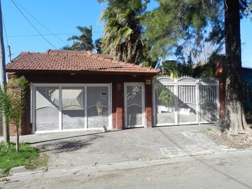 VENTA CASA 5 AMB. + DEPTO EN HURLINGHAM