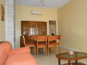 CASA CON GALPÓN Y COCHERA PARA 11 AUTOS ZONA OESTE