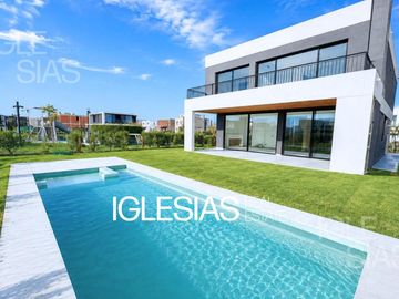 Casa en venta cuatro dormitorios , Carpinchos, Nordelta