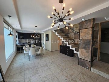 Casa en Renta en Milenio III con Terraza Amplia y...