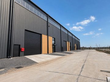 Galpón industrial a estrenar de 683 m² en Bayres Connect...