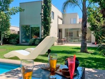 Casa en Condominio Chicureo/ Colegio Alemán