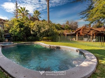 Maravillosa Casa Familiar en Venta. Club de Golf Las Lomas.