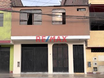 En Venta Casa De 2 Pisos Con Estructura Para 3 + Azotea...