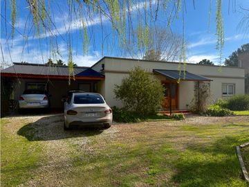 Casa de 4 ambientes en venta en barrio cerrado lomas de...