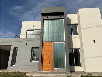 VENTA CASA 3 DORMITORIOS EN BARRIO CERRADO TEJAS 4