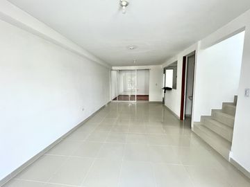 casa en arriendo en prados del este. Cod A6312