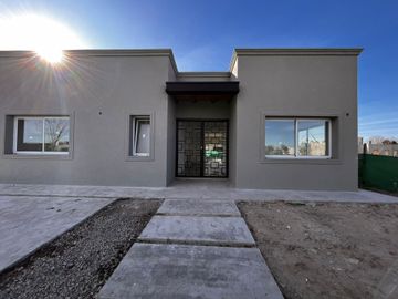 CASA EN VENTA SANTA EMILIA 5 AMBIENTES