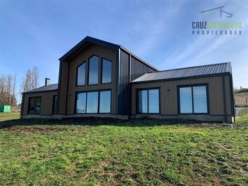 Casa en venta de 4 dorm. en Puerto Varas