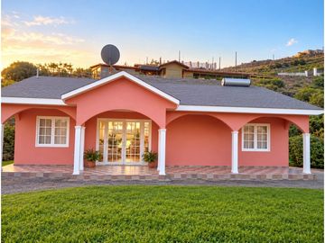 Parcela en venta con 3 casas Fundo Loreto