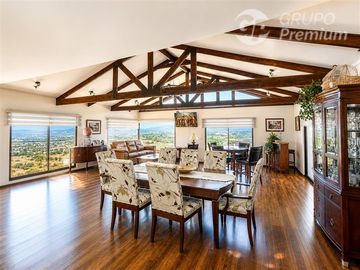 Moderna Casa 206 m2 con espacios amplios en parcela privada