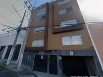 Oportunidad en remate: Departamento en Héroes de...