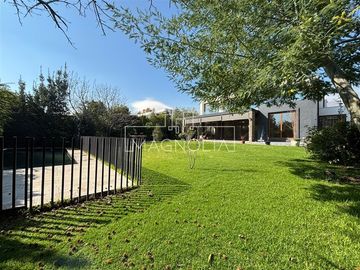 Casa en arriendo de 5 dorm. Condominio Los Bosques