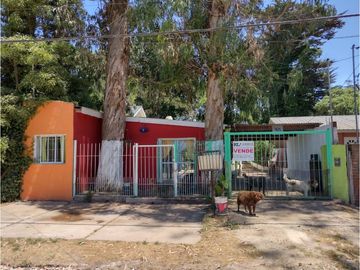 LATORRE PROP. VENDE CASA DE 3 AMBIENTES C/ LOCAL Y...