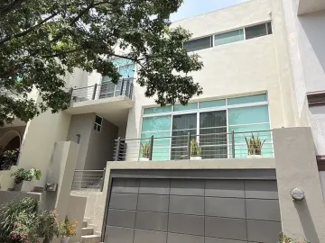 CASA EN VENTA CUMBRES 5o SECTOR