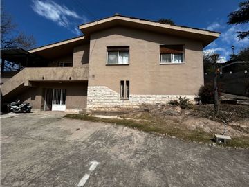 Casa a.la venta + departamento