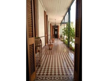 VENTA / CHALET / CASONA ANTIGUA / 7 AMBIENTES / LA PERLA...