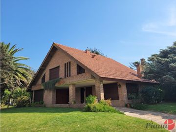 OPORTUNIDAD - Casa en Venta - Zona Lasalle  - A metros...