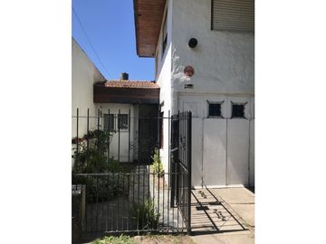 VENTA CASA DE 3 AMB.MAS LOTE Y GALPON /TALLER CON FOSA...