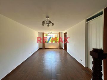 ✨ Moderno Tríplex En Venta En La Molina – Calle Los...