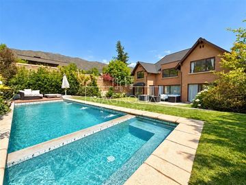 Casa en venta de 5 dorm. en Las Condes