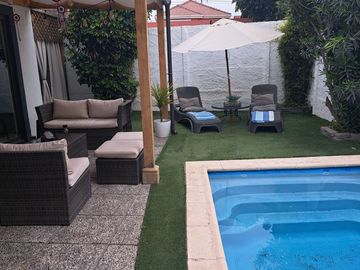 Casa 2 pisos con piscina, aislada con quincho en Quilicura