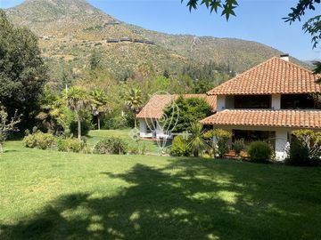 Casa en venta de 4 dorm. en Lo Barnechea