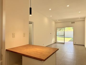 Duplex a estrenar en venta 3 ambientes con patio y cochera