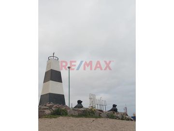 Casa En Venta Como Terreno  Cerca A La Playa En Quilca -...