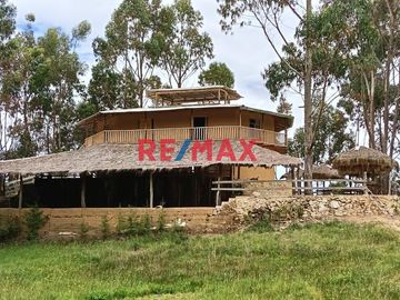 Se Alquila Casa De Campo Y Amplia Área De Terreno...