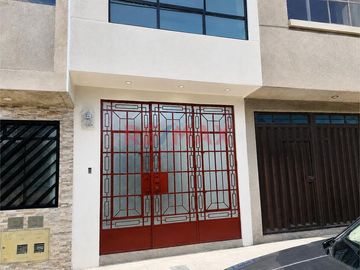 🚗 Cochera Techada De 22.60 M² Frente A Parque En Los...