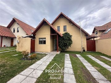 Hermosa casa Condominio sector Quebrada de Macul 4D/3B