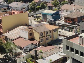 PROPIEDAD EN VENTA EN LA FLORESTA - IDEAL HOSTAL, BAR,...