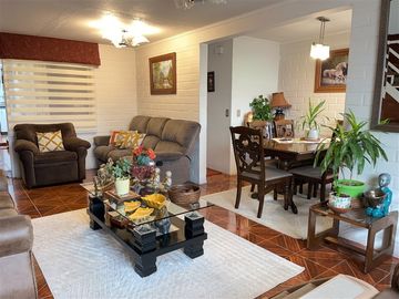 Casa en venta de 5 dorm. en Villa Alemana - Sector Sur