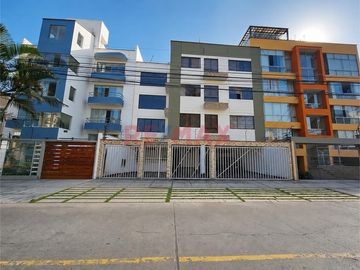 San Borja | Frente A Parque | Primer Piso Con Terraza |...