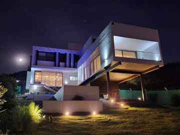 VENTA/CASA EN COUNTRY LOS CLAROS/ LA ALMONA/ USD 430.000