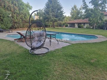 Casa en venta de 6 dorm. en Chicureo