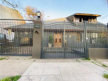 Excelente Casa en Venta con Parque y Pileta Lote de 630...