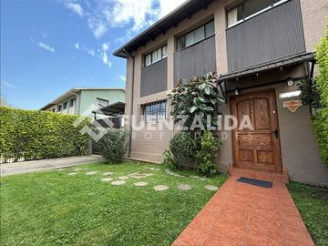 Casa en venta de 3 dorm. en La Reina