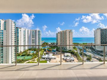 Departamento en Venta, SLS Bahía Beach, Puerto Cancún,...