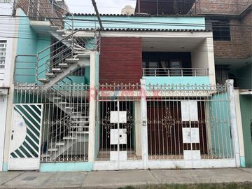 Venta Casa Multifamilar 3 Pisos Urb. Santa Maria V Etapa