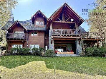Casa en venta de 6 dorm. en Panguipulli