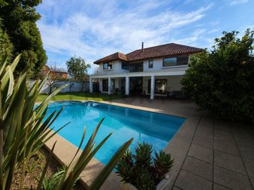 Venta Casa con piscina en Bosques de Montemar