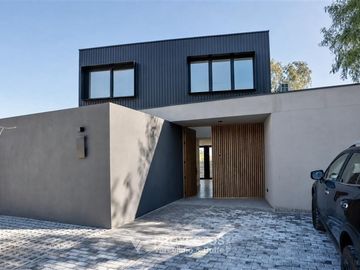 Nueva y Moderna casa en Arriendo de 3 dorm. en Chicureo